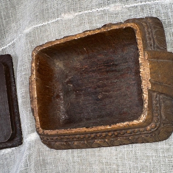 Victorian or Antique Intricately Hand Carved Wooden Trinket Box Removeable Lid - Picture 13 of 16